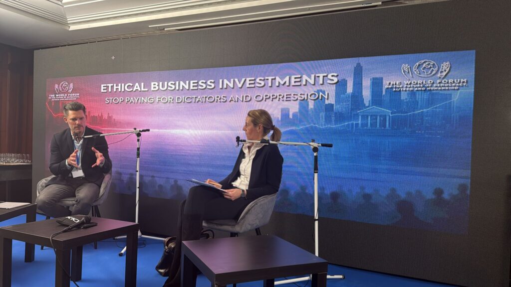 Isaac Pretorius (à gauche) défend l'idée d'un commerce qui sert les populations africaines à devenir plus résilientes.