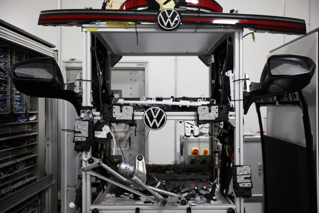 Des designers travaillant sur les nouveaux modèles de Volkswagen Chine architecture 2030.