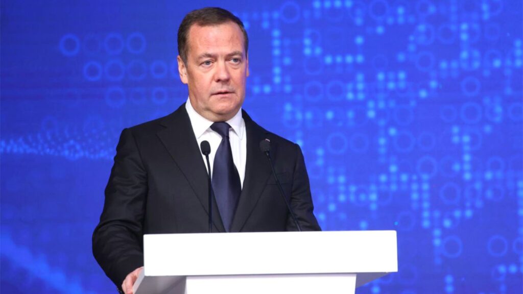 Dmitri Medvedev s’exprimant au Conseil de sécurité russe face aux accusations Medvedev Groenland menace