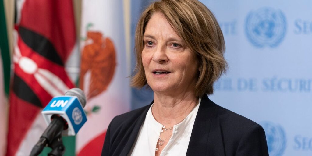 Une diplomate norvégien démissionne devant le ministère des Affaires étrangères à Oslo.