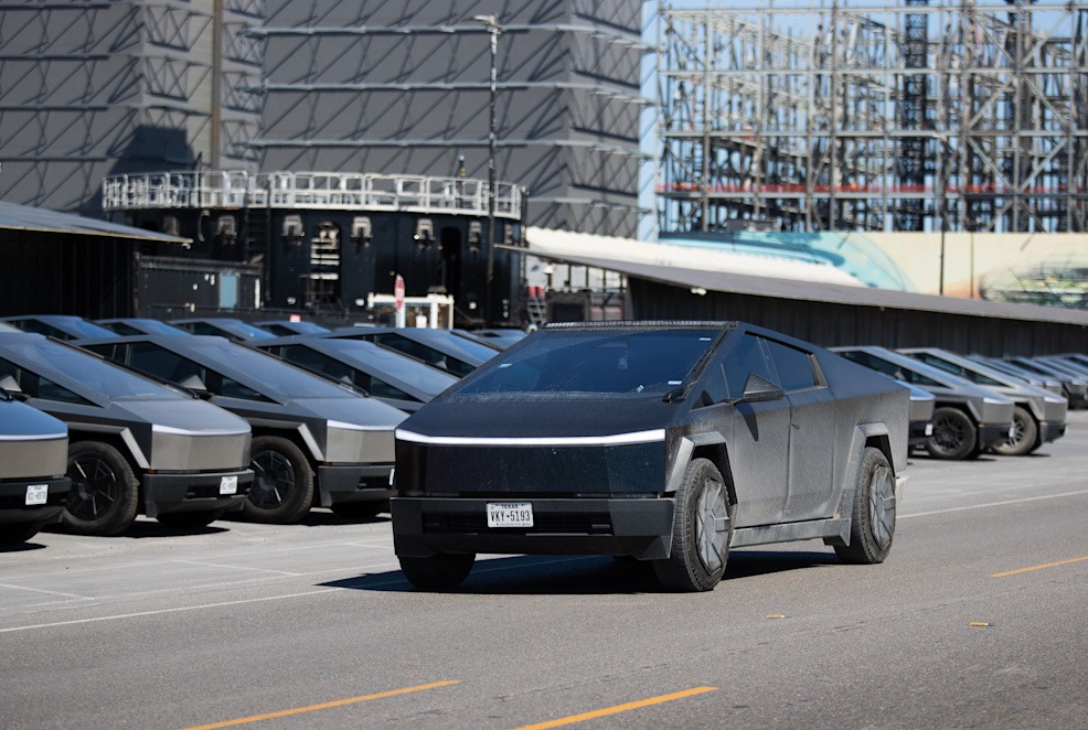 Tesla Cybertruck moins cher 2026 la réponse de Musk à la chute de la demande Le Tesla Cybertruck moins cher en version Cyberbeast avec baisse de prix
