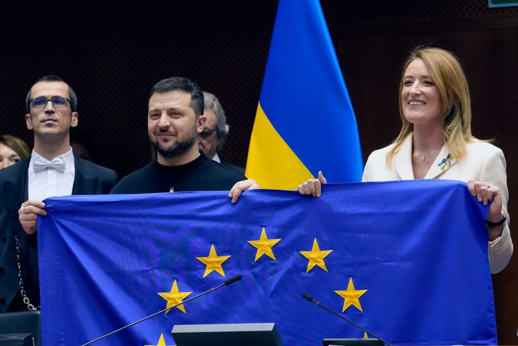Adhésion de l’Ukraine à l’UE Zelensky réclame une date précise pour 2027 devant les eurodéputés Bruxelles 2026 Président Zelensky demandant l'adhésion de l'Ukraine à l'UE à Kharkiv en 2026.