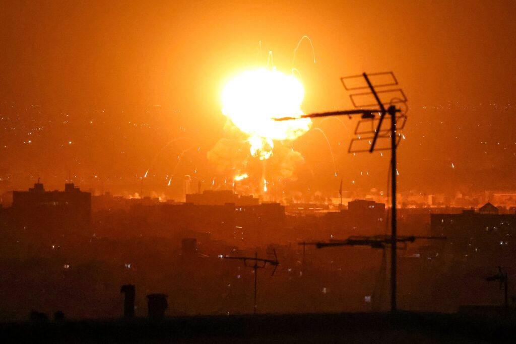 Vue aérienne montrant les installations pétrolières iraniennes protégées