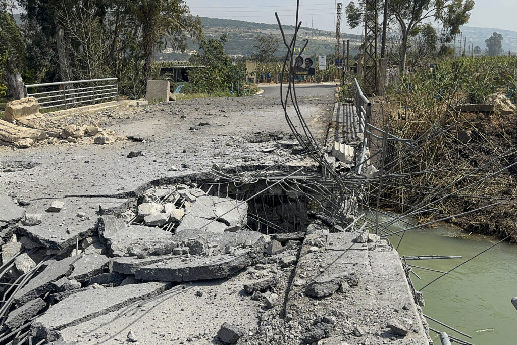 Destruction du Pont de Qasmiyeh par frappes israéliennes