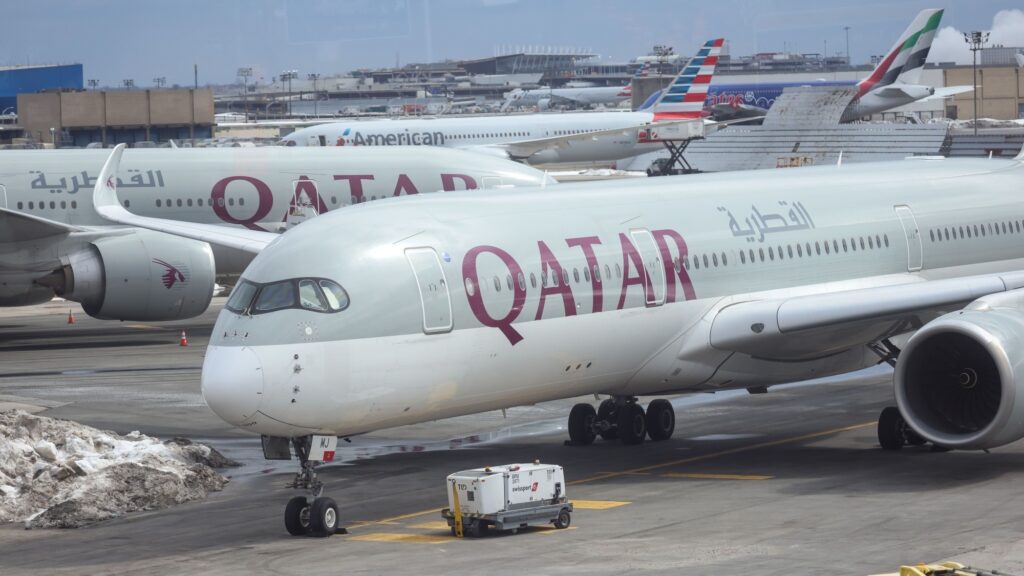 Avion cargo lors de la réouverture partielle ciel Qatar pour le fret