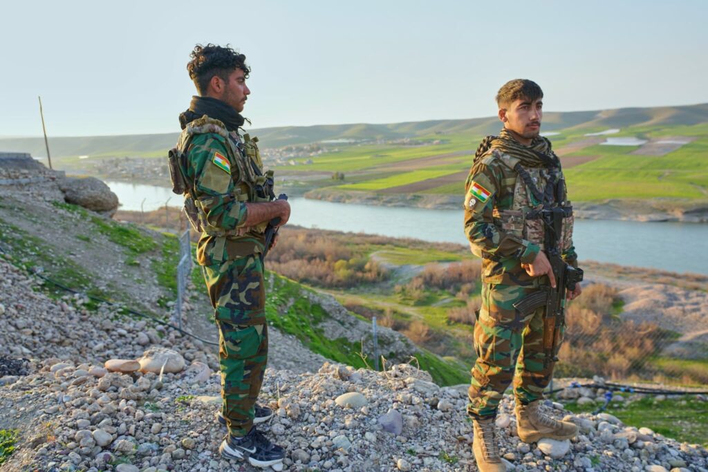 Groupes armés iraniens évaluant une potentielle Alliance avec les États-Unis à la frontière.