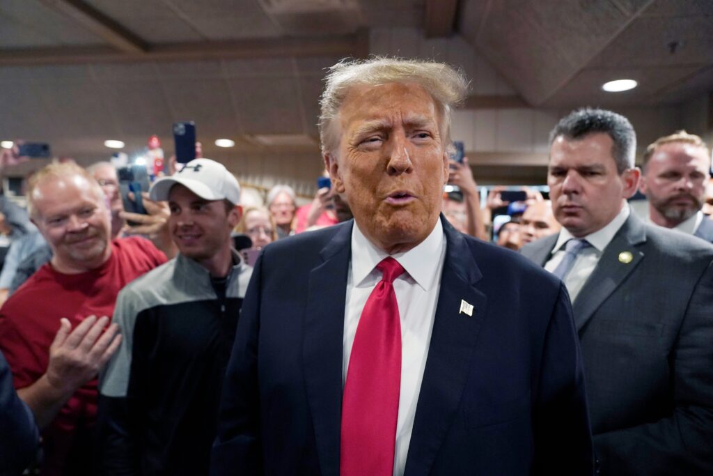 Donald Trump critiquant la nomination de Mojtaba Khamenei comme le nouveau guide suprême de l'Iran.