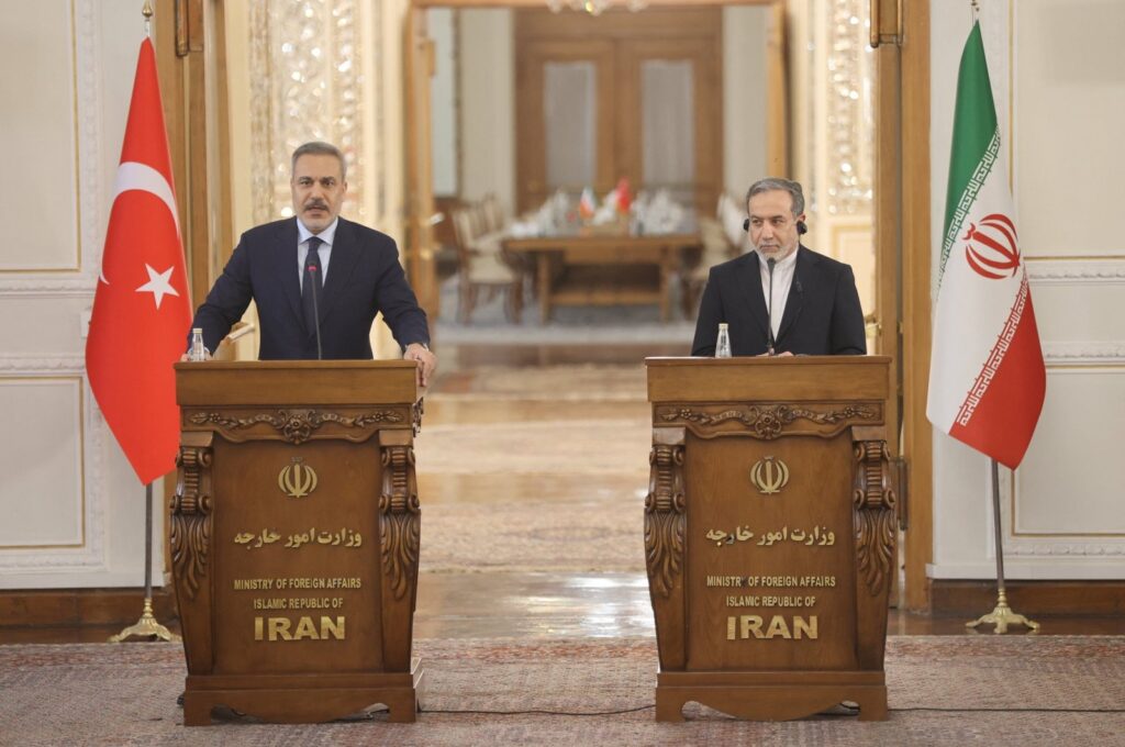 Changement de régime en Iran : la Turquie met en garde les USA contre un chaos régional Ankara 2026 Ministre Hakan Fidan prévenant contre un changement de régime en Iran en 2026.