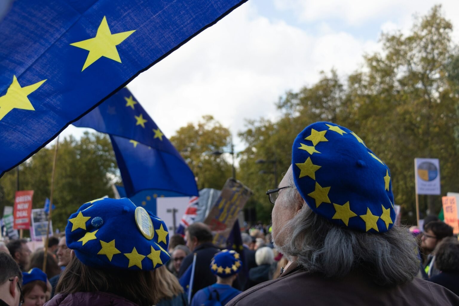 Macron et Mitsotakis discutent de la Clause de défense mutuelle de l'UE.