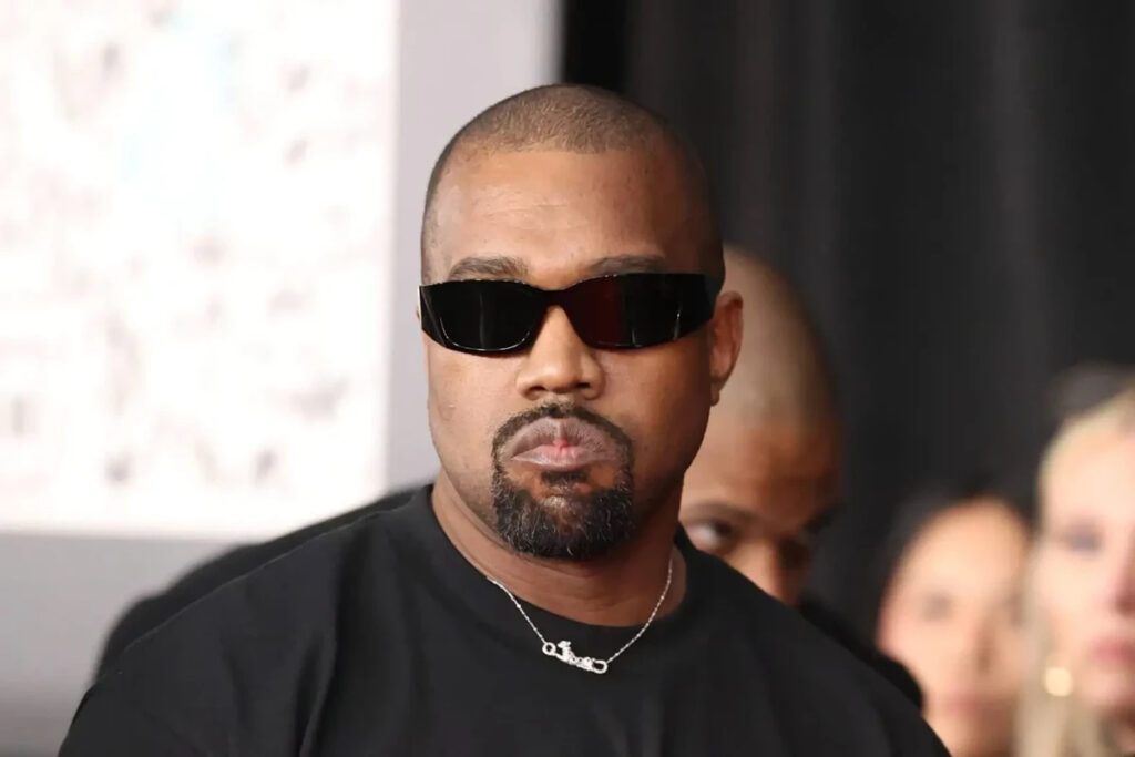 Opposition politique quand Kanye West reporte son concert