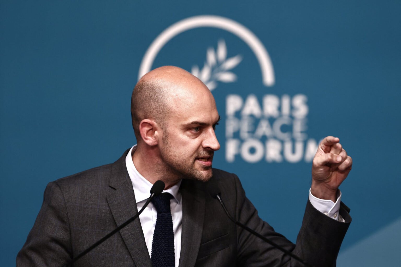 Le ministre Barrot quand la France critique Israël