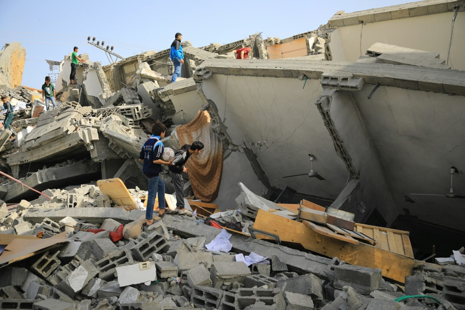 Destruction d'un bâtiment civil suite aux frappes israéliennes au Liban