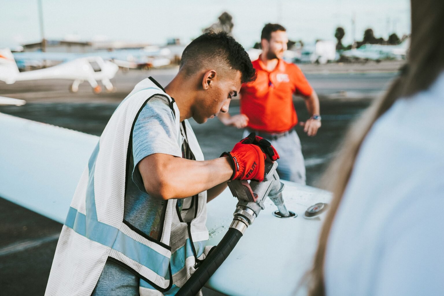 Pénurie de carburéacteur : les aéroports européens redoutent un effondrement systémique Avions bloqués par la pénurie de carburéacteur