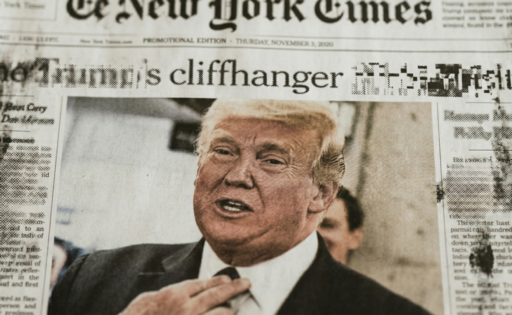 Trump critique Meloni suite à ses déclarations sur le Pape et les tensions avec l’Iran Scène où Donald Trump critique Meloni lors d'une allocution officielle.