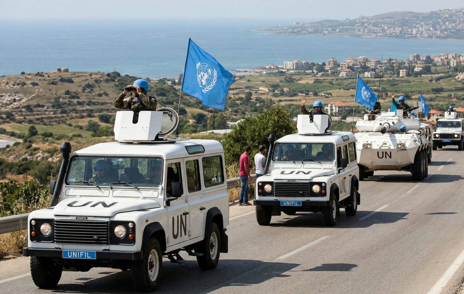 Un convoi circule après qu'un deuxième soldat français tué au Liban soit signalé