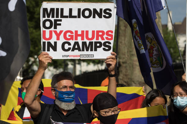 Autoritarismes en réseau : la démocratie peut-elle encore riposter ? Les camps ouïghours via Getty Images.