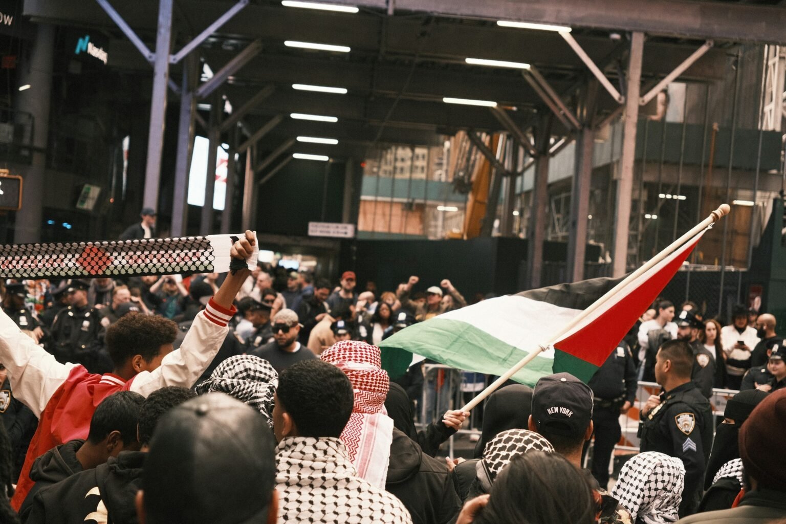 Foule immense lors de la manifestation pour la Palestine à Londres