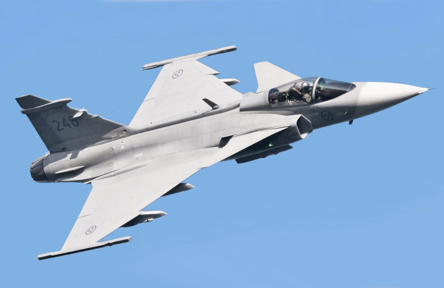 L’Ukraine devrait signer un contrat pour 150 avions de chasse Gripen dans les prochains mois Le ministre de la Défense évaluant les avions de chasse Gripen.