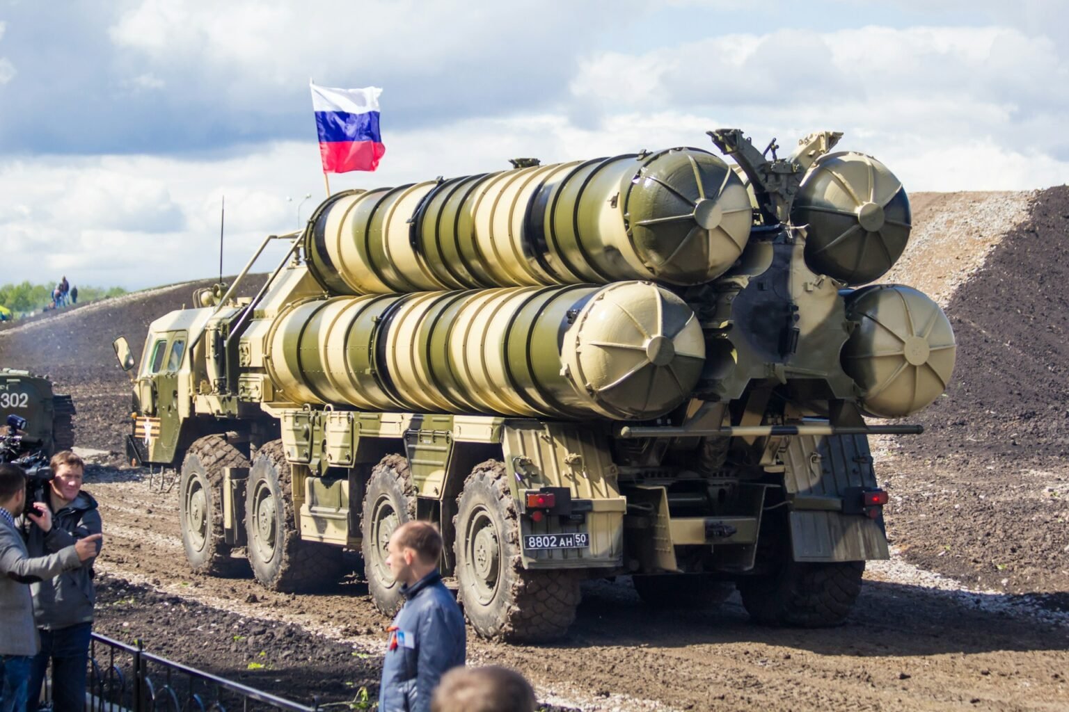 Intervention des secours après les frappes russes meurtrières