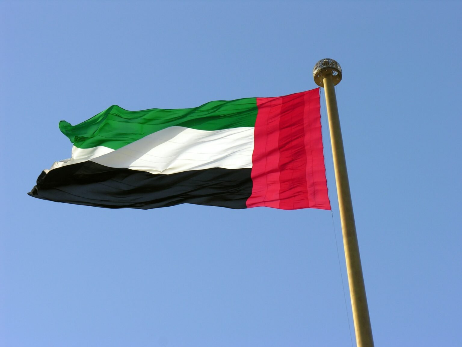 La défense aérienne des EAU riposte aux attaques de missiles et de drones iraniens Défense aérienne lors d'une attaque contre les EAU