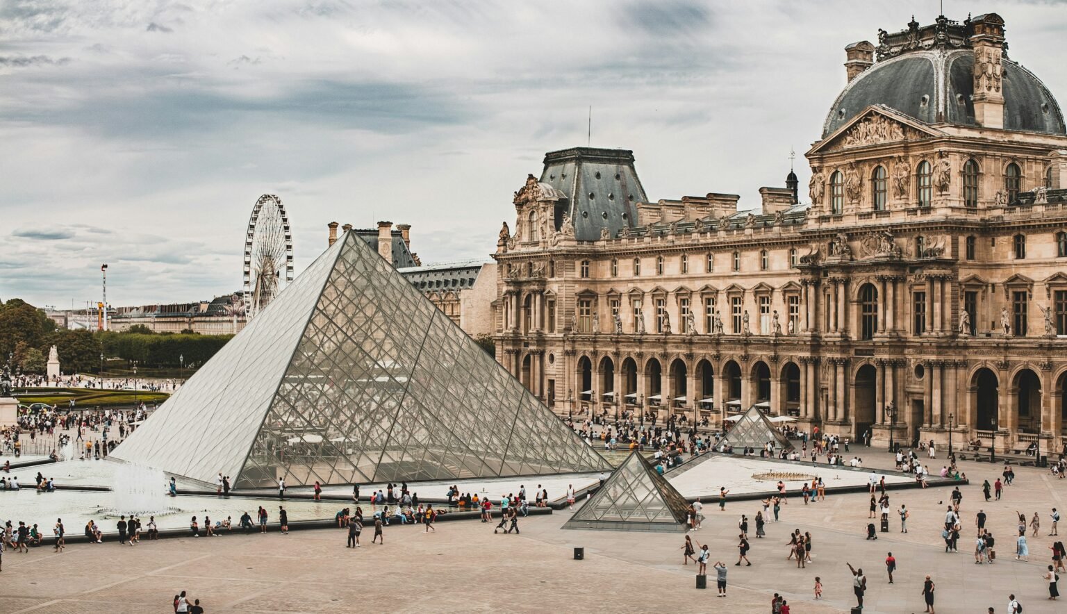 Contrôles renforcés pour prévenir un attentat djihadiste visant le Louvre