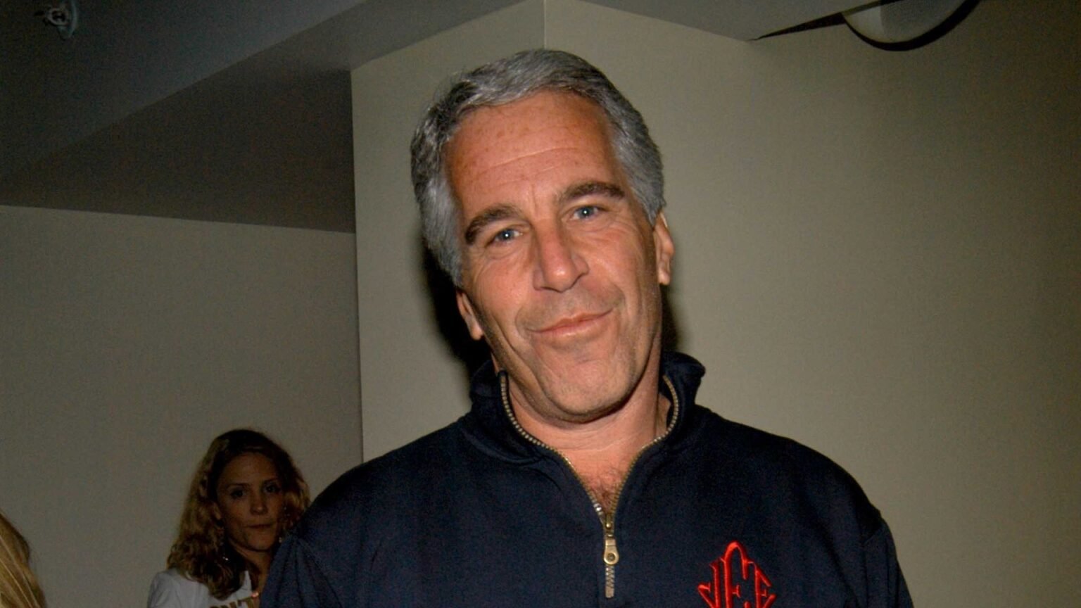 Immeuble parisien lié à l'enquête sur les victimes d'Epstein.
