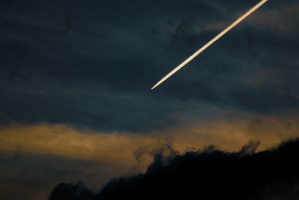 Une boule de feu météoritique traverse le ciel de la Nouvelle-Angleterre.