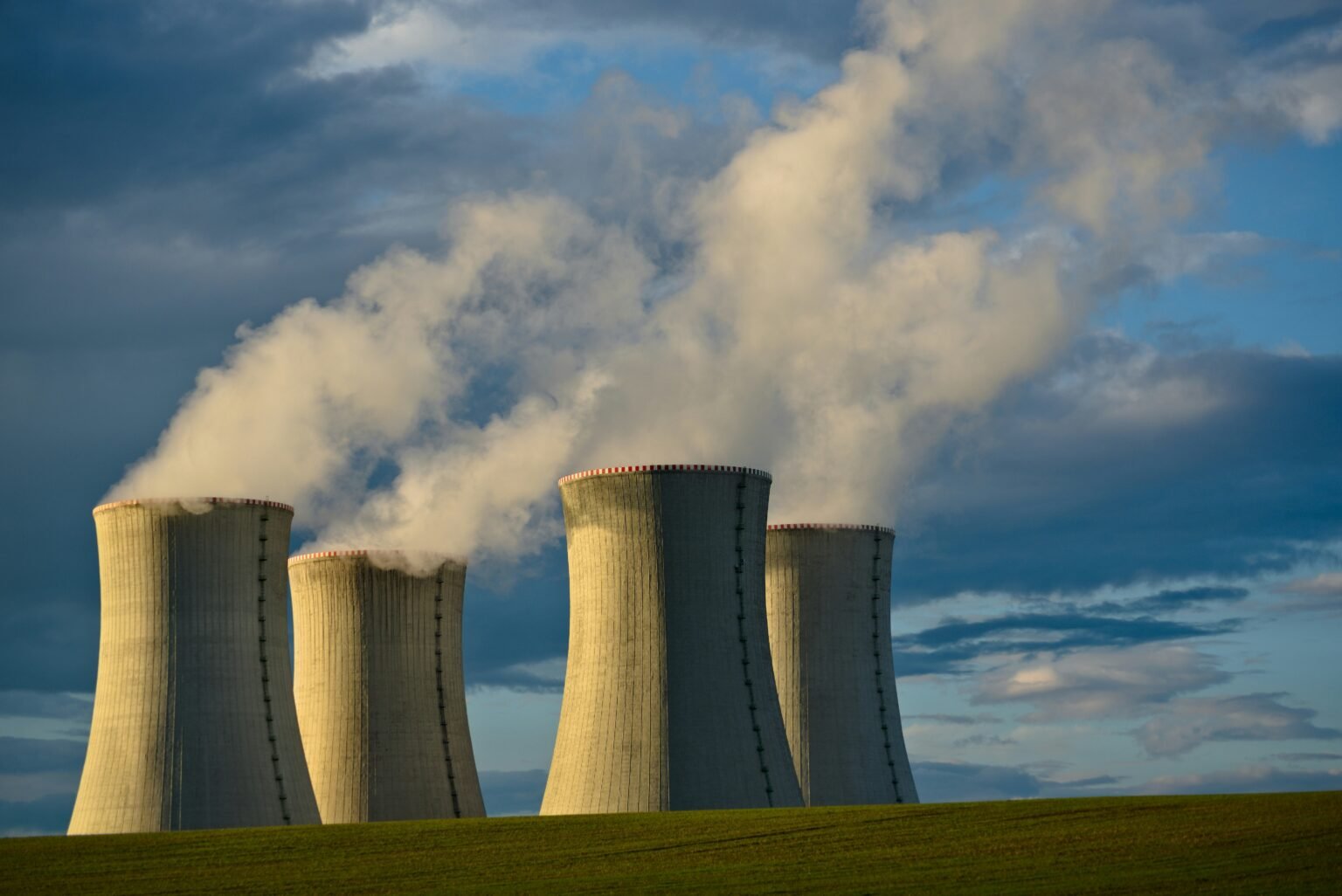 La Russie met en garde contre un point de non-retour concernant la centrale nucléaire ukrainienne de Zaporijia Canaux de refroidissement essentiels pour la centrale nucléaire