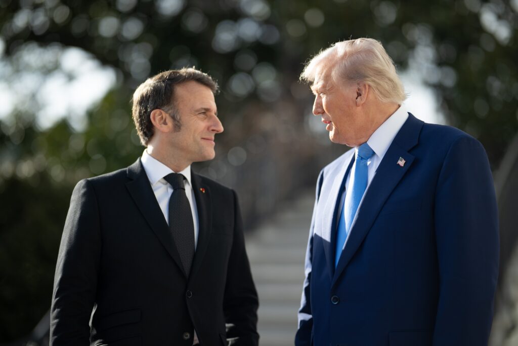 Après le sommet du G7, Donald Trump et Emmanuel Macron se réuniront à Versailles Trump et Macron au château de Versailles
