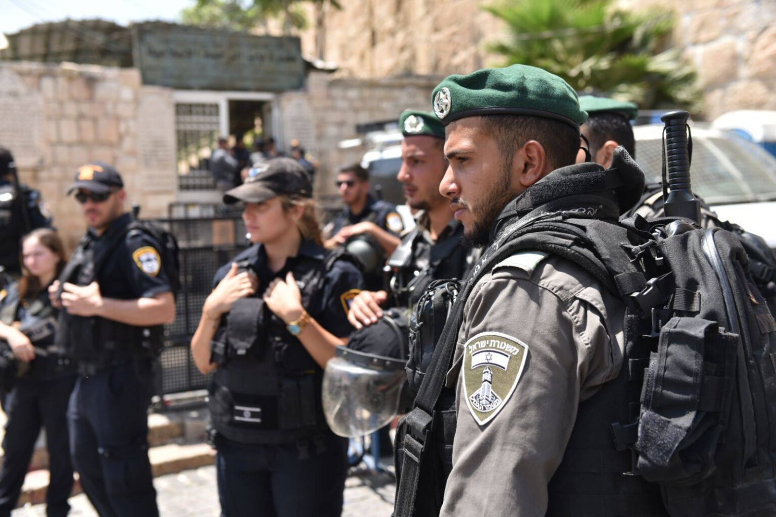 Un homme armé tue un civil et blesse cinq personnes lors d’attaques en Israël dfgbdfvb b