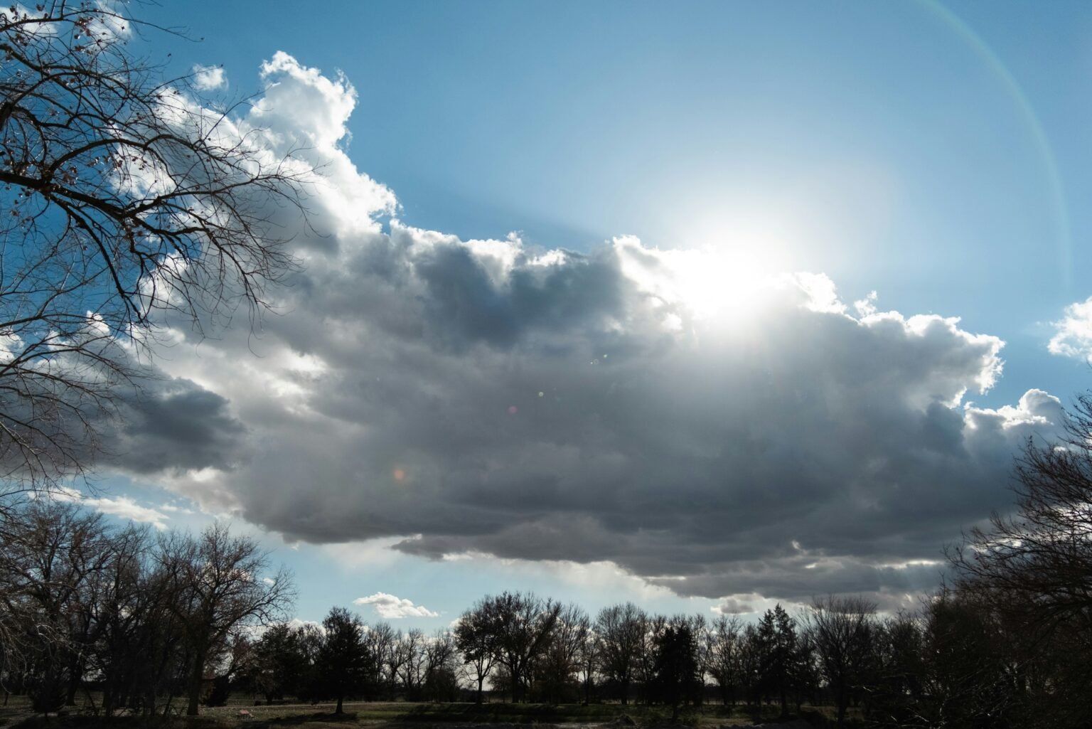 Orage violent et vigilance météo active en France à Lyon.