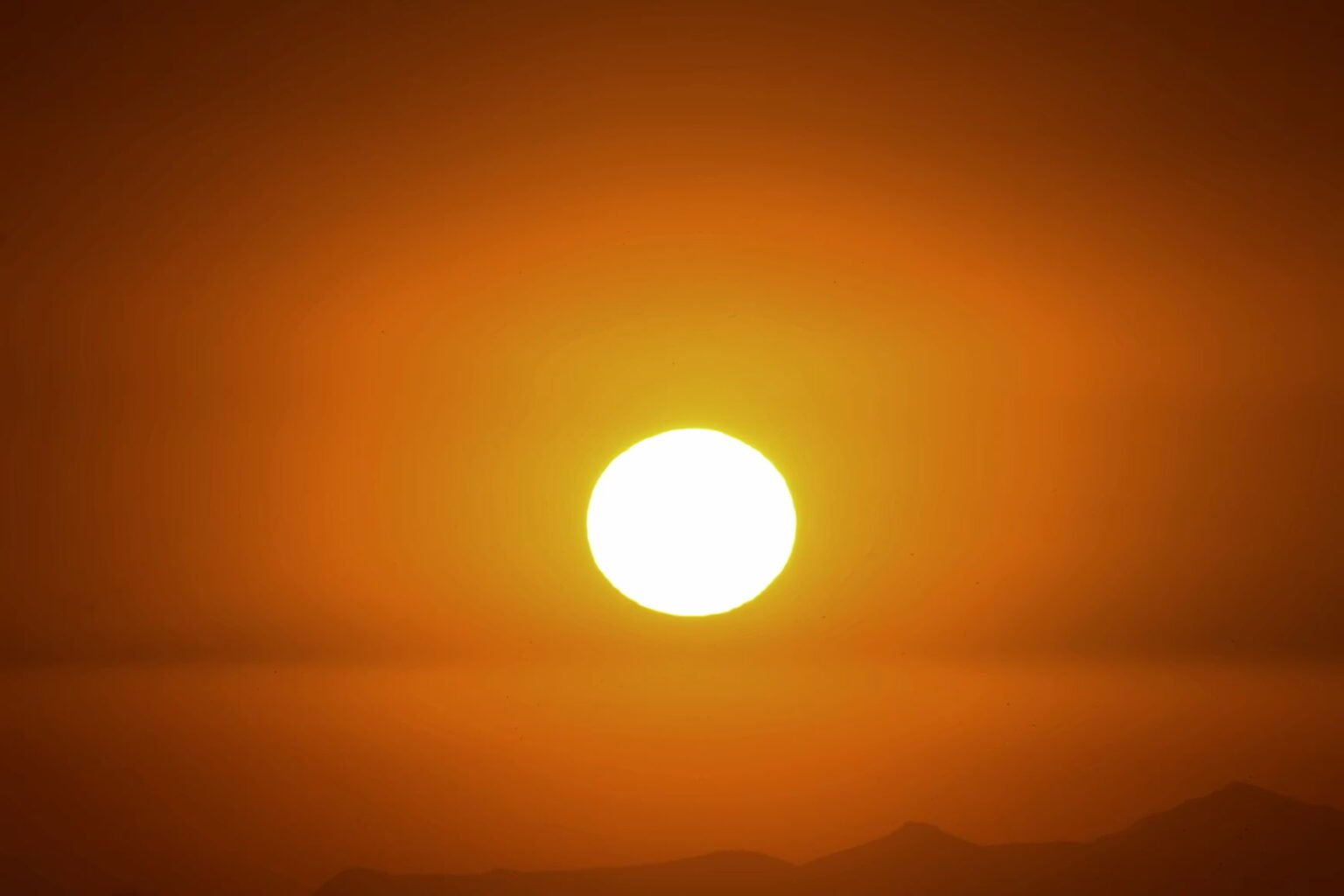 Glissement de terrain Indonésie fait au moins 49 morts canicule en France record de chaleur