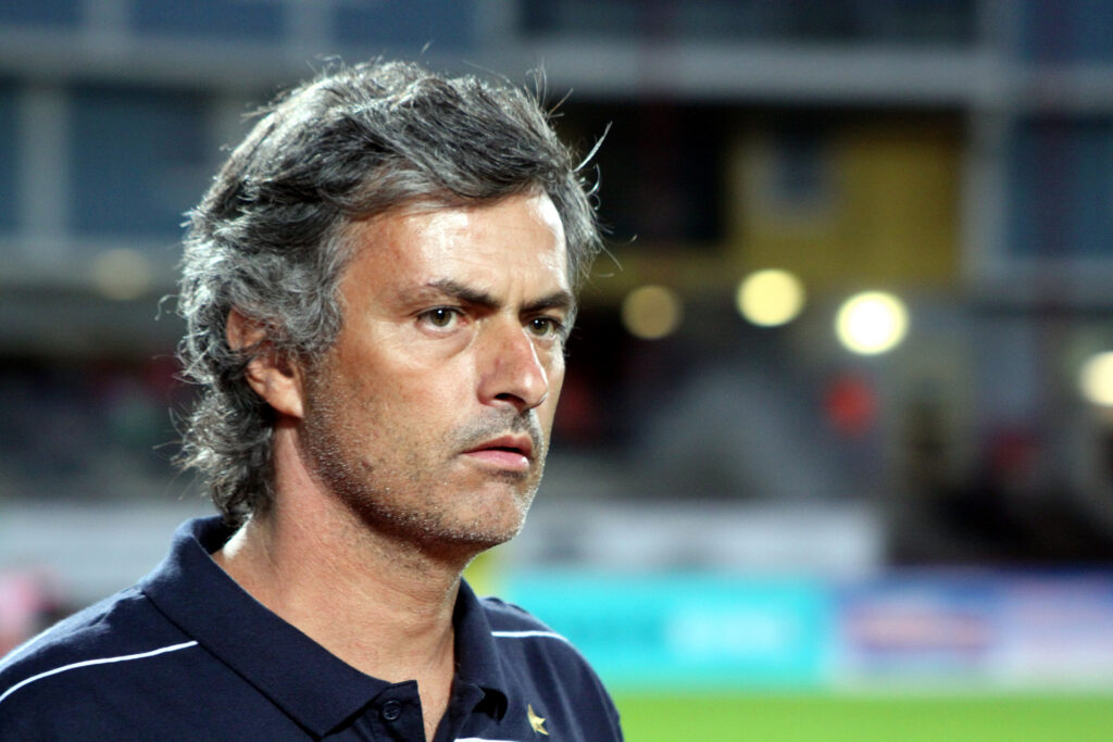 Le Real Madrid annonce officiellement le retour de José Mourinho au club pour trois saisons Le retour de Mourinho au Real Madrid