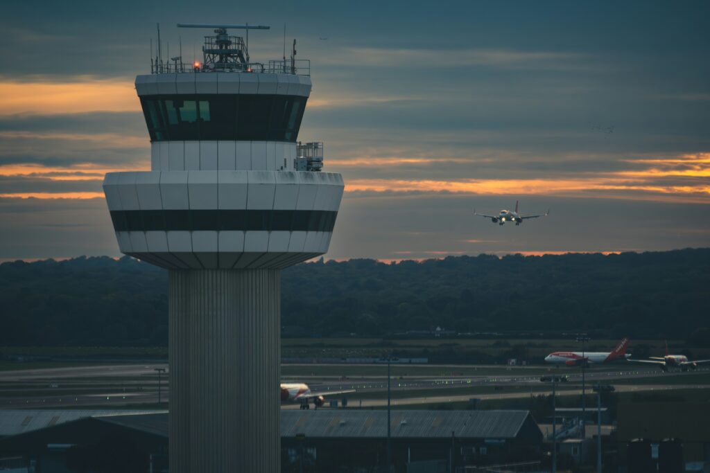 Avions bloqués au sol affectant le trafic aérien européen.