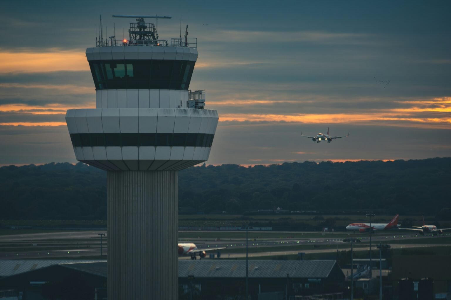 Avions bloqués au sol affectant le trafic aérien européen.