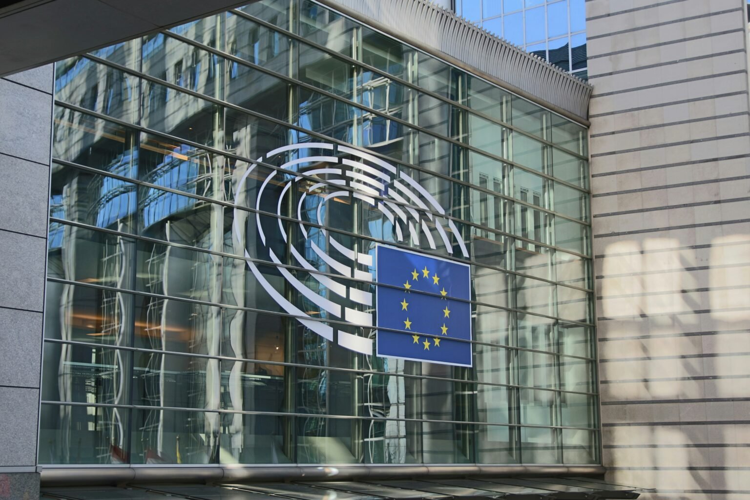 L’UE valide officiellement le transfert de migrants vers des centres externes Les bureaux de la commission de l'UE à Bruxelles.