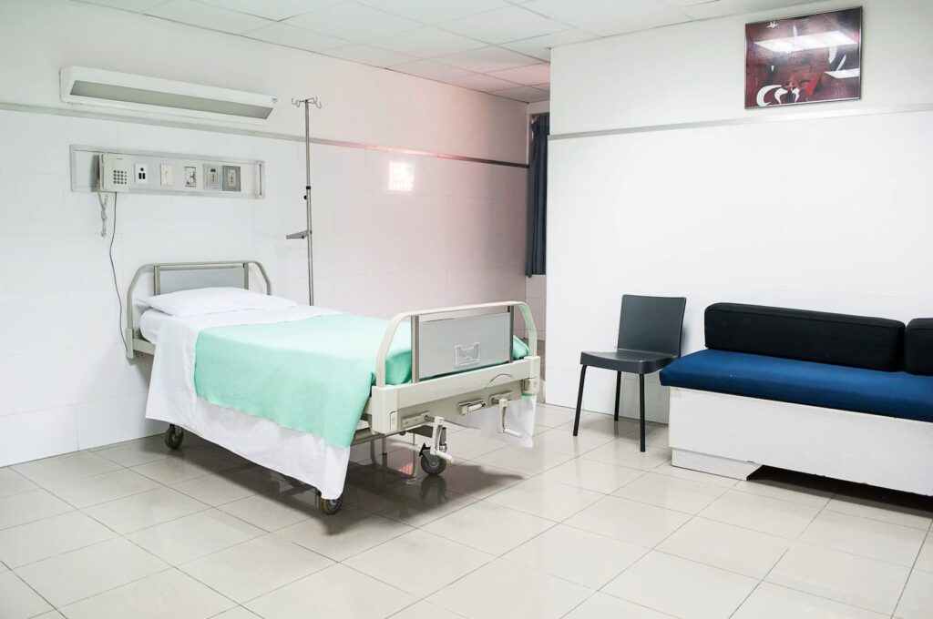 Salle d'attente climatisée en hôpital