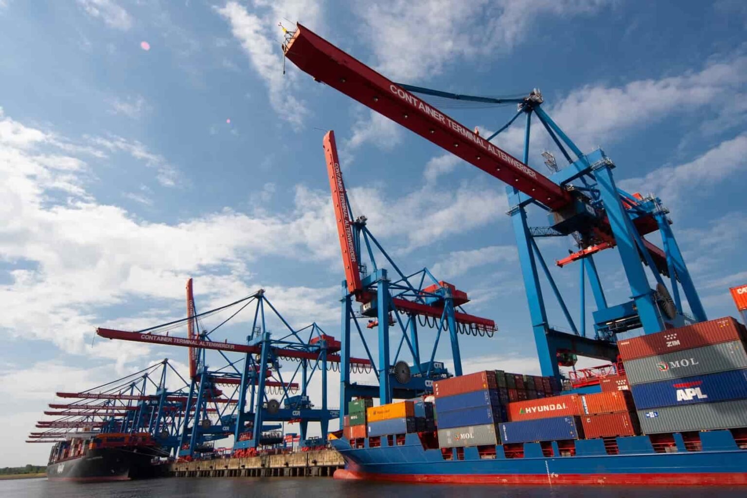 importations véhicules électriques chinois