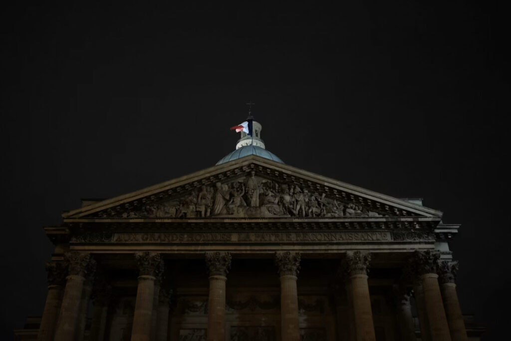 Gabriel Attal prône la rigueur budgétaire devant les patrons.