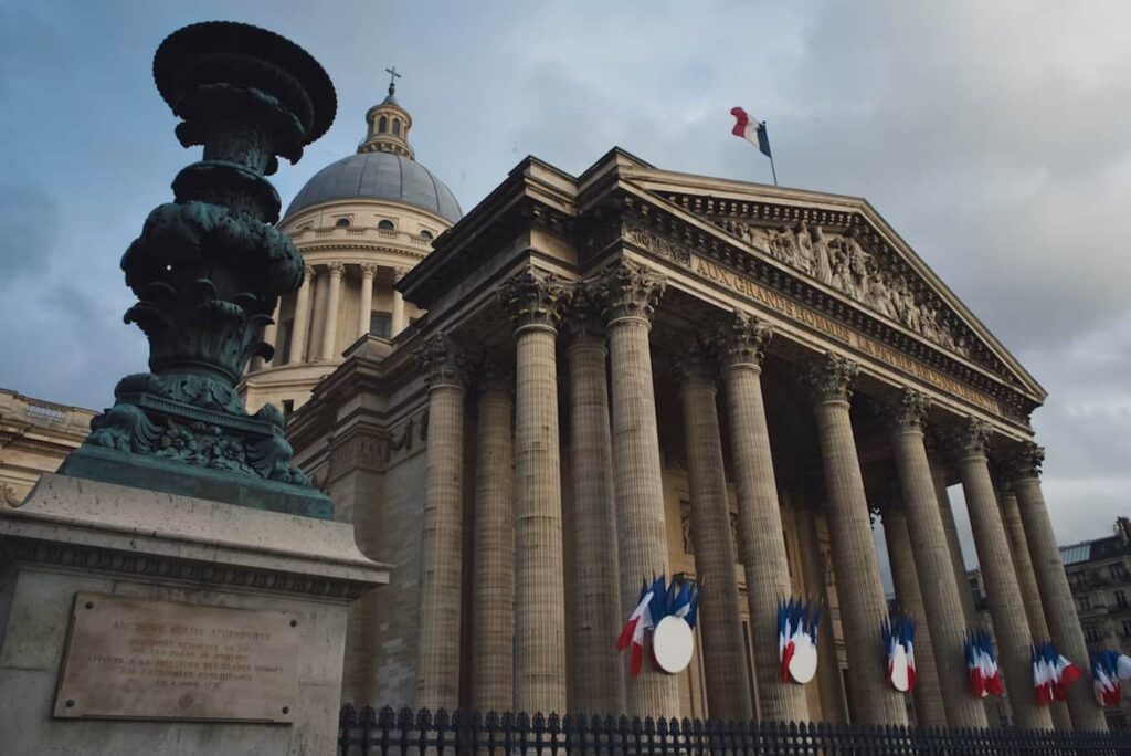 L’Assemblée nationale adopte le projet de loi sur l’aide médicale à mourir L'Assemblée nationale française vote le texte de loi sur l'aide médicale à mourir.