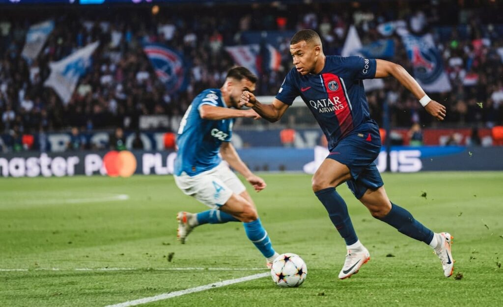 Kylian Mbappé : l’évolution d’un leader au service du collectif sous Deschamps Kylian Mbappé leader des Bleus avec Deschamps