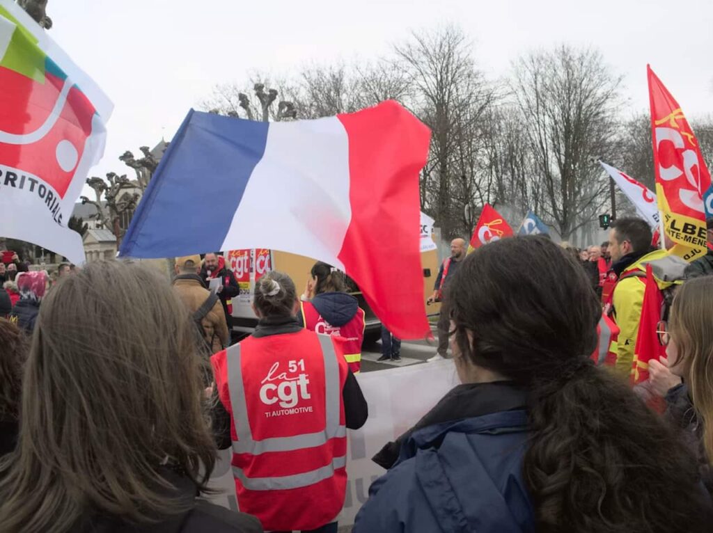 Des dizaines de milliers de personnes manifestent en France contre les violences sexuelles Manifestation contre les violences sexuelles à Paris