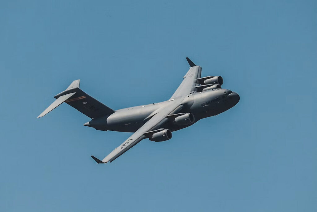 Les États-Unis livrent des avions ravitailleurs à Israël face aux attaques de l’Iran Avion ravitailleur KC-135 Stratotanker américain stationné en Israël