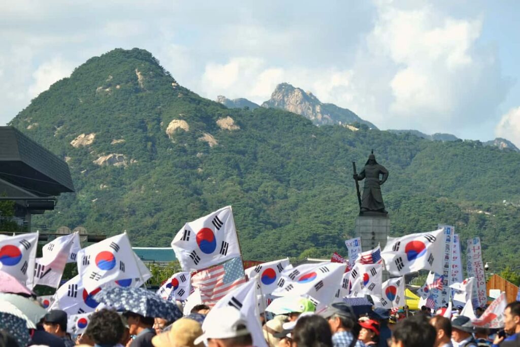 Corée du Nord : Séoul abandonne la dénucléarisation préalable pour la paix Le ministre Chung Dong-young annonce la nouvelle politique de paix envers la Corée du Nord