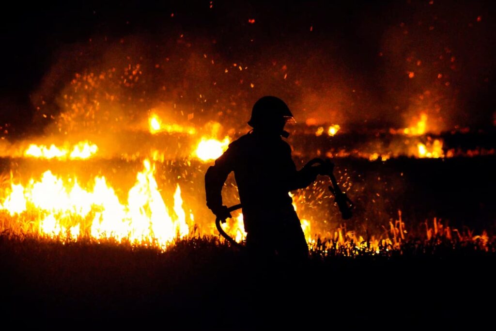Un incendie de forêt près de Valence en Espagne fait un mort à Manises incendie de forêt en Espagne
