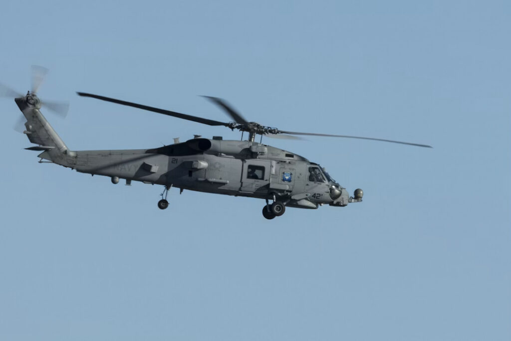 Un militaire américain porté disparu après le crash d’un hélicoptère en mer d’Arabie Militaire américain porté disparu en mer d'Arabie