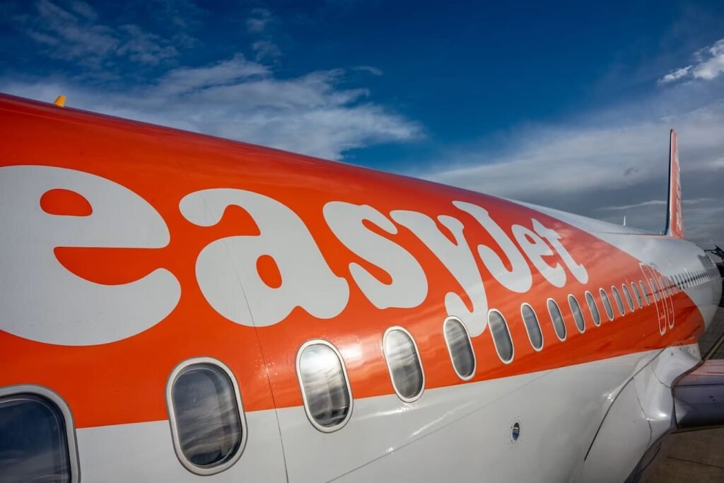 Avion EasyJet immobilisé sur le tarmac de l'aéroport Lyon-Saint-Exupéry