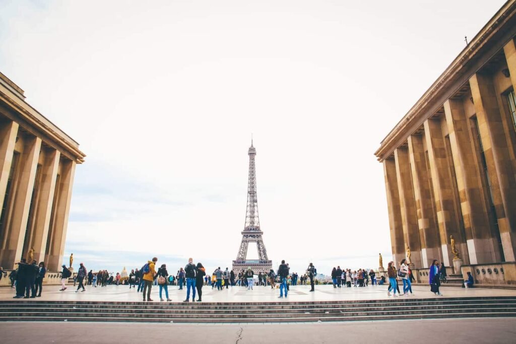 Un touriste revenu de France testé positif au hantavirus Andes Carte montrant le trajet entre la France et la Galice en Espagne avec un marqueur d'isolement
