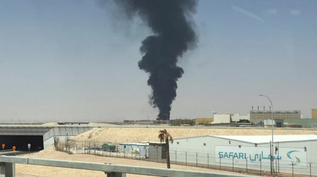 Fumée et incendie près de l’aéroport de Riyad : vols perturbés Fumée et incendie près de laéroport de Riyad vols perturbés